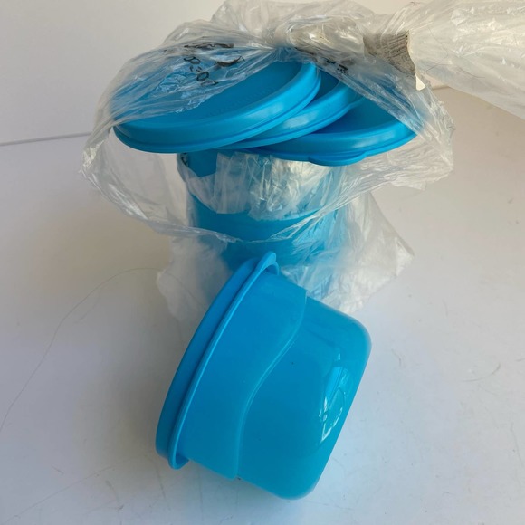 TUPPERWARE Wavy Snack Cups Set 4 Lunch Box 4oz Salt Water Bowls with Lids /Seals - Picture 4 of 6